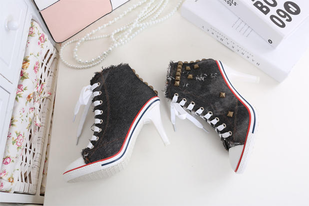 Zapatos de mujer de punta redonda con tacones altos de mezclilla