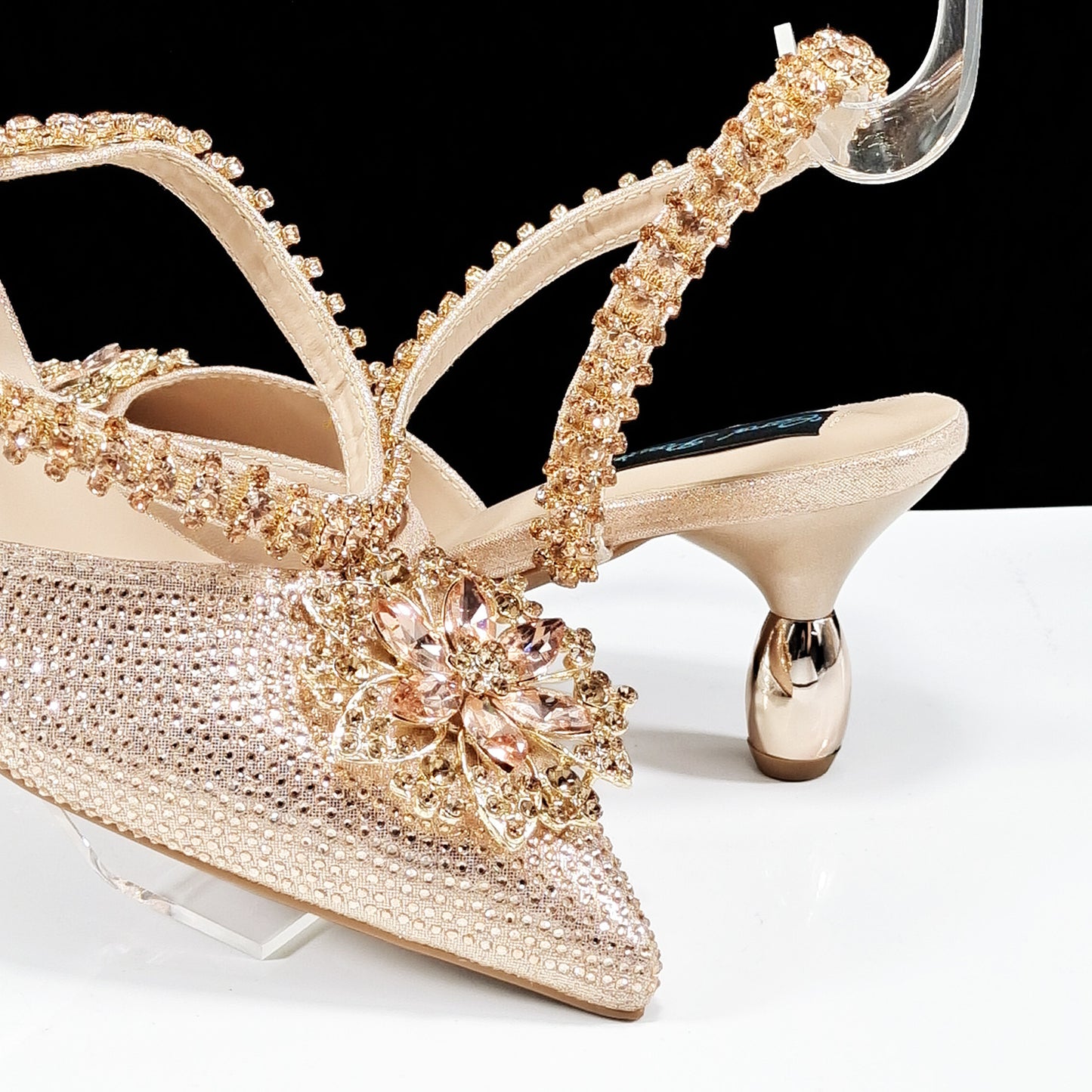 Sexy Damenschuhe und Taschen Anzug Bohrer Schnalle Blume dekorative Knöchel Bohrer Kette mit harter Kupplung